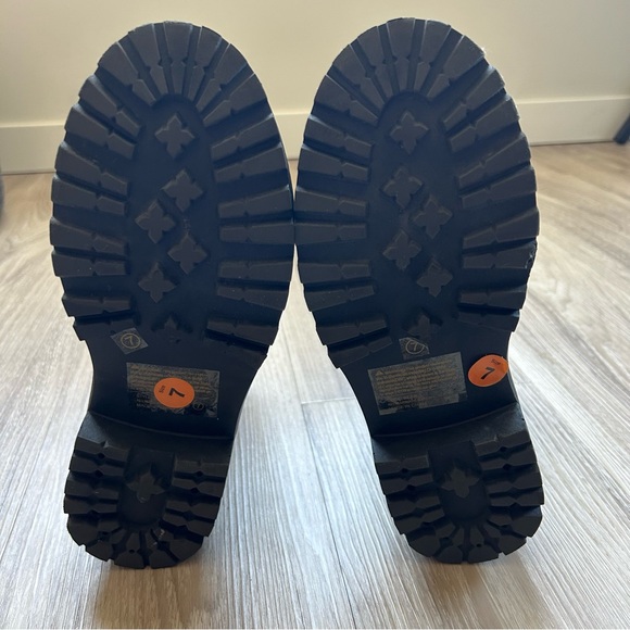 *NWT* Black Vegan Leather Ankle Boots with Side Zipper and elastic side panel - Picture 6 of 8